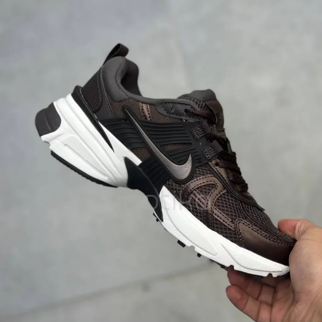 نایک وی تو کی ران قهوهای سوخته Nike V2K Run Velvet Brown White Black Baroque Brown نایک وی تو کی ران قهوهای سوخته Nike V2K Run Velvet Brown White Black Baroque Brown - تصویر 4