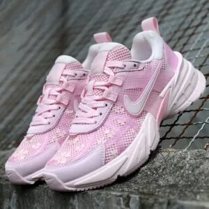 نایک وی تو کی ران صورتی گلدار Nike V2K Run Pink Foam Arctic Pink نایک وی تو کی ران صورتی گلدار Nike V2K Run Pink Foam Arctic Pink