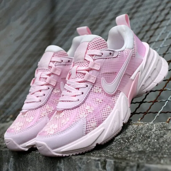 نایک وی تو کی ران صورتی گلدار Nike V2K Run Pink Foam Arctic Pink نایک وی تو کی ران صورتی گلدار Nike V2K Run Pink Foam Arctic Pink