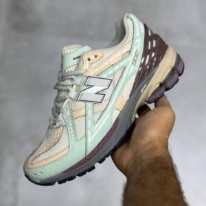 کفش نیوبالانس ۱۹۰۶U سبز نعنایی کرم قهوه ای New Balance 1906U Clay Ash Licorice کفش نیوبالانس ۱۹۰۶U سبز نعنایی کرم قهوه ای New Balance 1906U Clay Ash Licorice