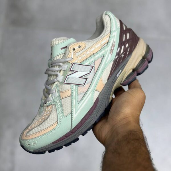 کفش نیوبالانس ۱۹۰۶U سبز نعنایی کرم قهوه ای New Balance 1906U Clay Ash Licorice کفش نیوبالانس ۱۹۰۶U سبز نعنایی کرم قهوه ای New Balance 1906U Clay Ash Licorice
