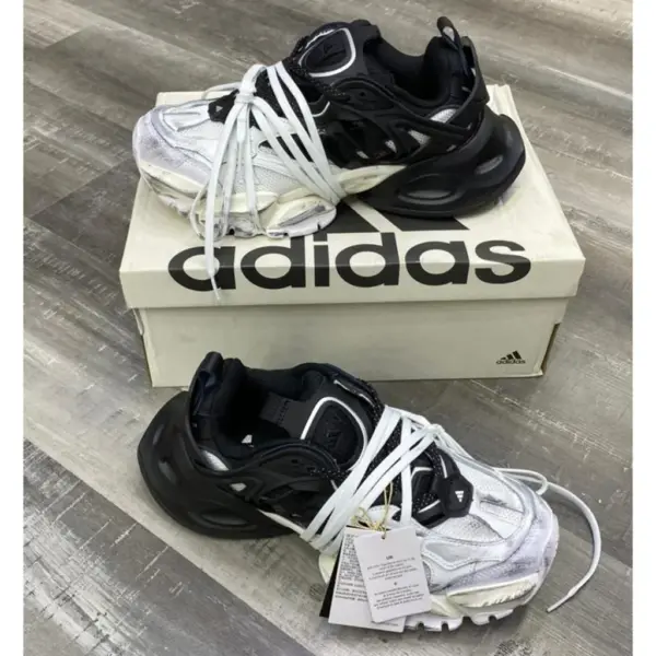 آدیداس رانر اکس ال جی دیلاکس سفید مشکی adidas XLG Runner Deluxe White Black آدیداس رانر اکس ال جی دیلاکس سفید مشکی adidas XLG Runner Deluxe White Black