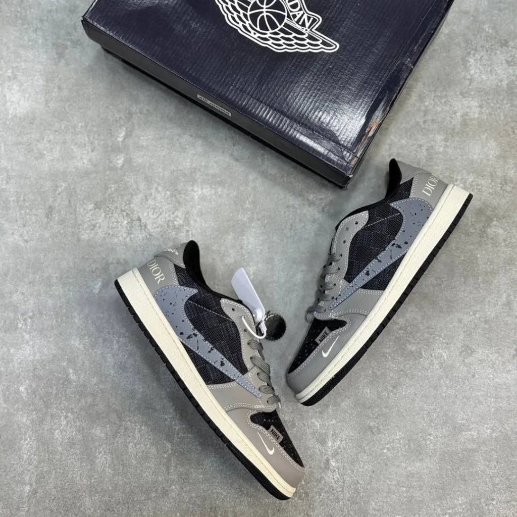 نایک ایر جردن وان لو دیور خاکستری Nike Air Jordan 1 Low Dior Grey Black نایک ایر جردن وان لو دیور خاکستری Nike Air Jordan 1 Low Dior Grey Black - تصویر 2