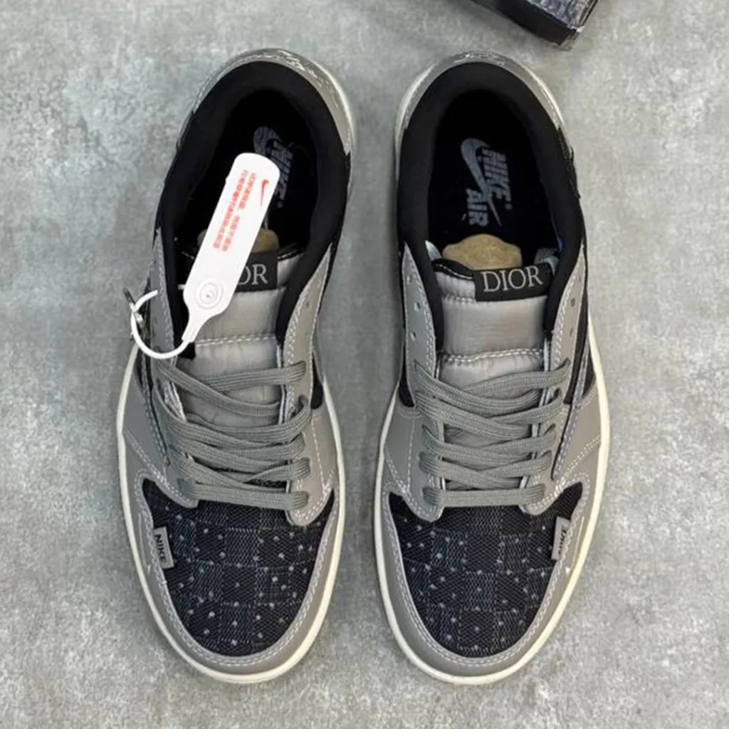نایک ایر جردن وان لو دیور خاکستری Nike Air Jordan 1 Low Dior Grey Black نایک ایر جردن وان لو دیور خاکستری Nike Air Jordan 1 Low Dior Grey Black - تصویر 5