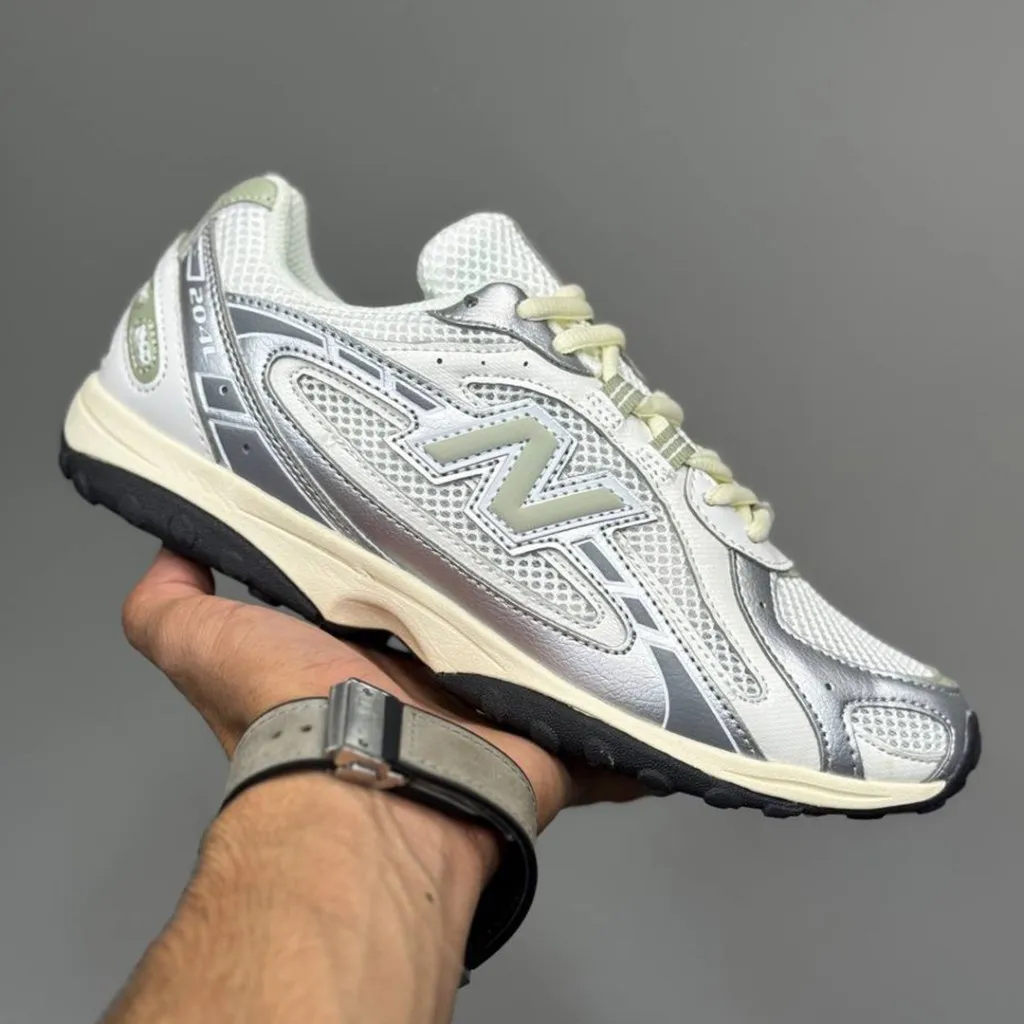 نیوبالانس 204 ال سیلور متالیک سیج گرین New Balance 204L Silver Metallic Sage Green U204LSWB نیوبالانس 204 ال سیلور متالیک سیج گرین New Balance 204L Silver Metallic Sage Green U204LSWB - تصویر 2