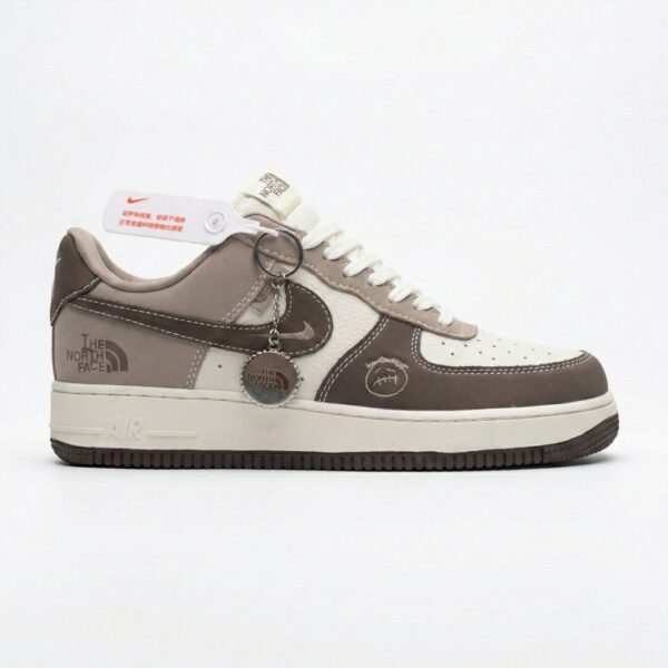 نایک ایرفورس وان نورث فیس موکا سفید Nike Air Force 1 The North Face Mocha نایک ایرفورس وان نورث فیس موکا سفید Nike Air Force 1 The North Face Mocha