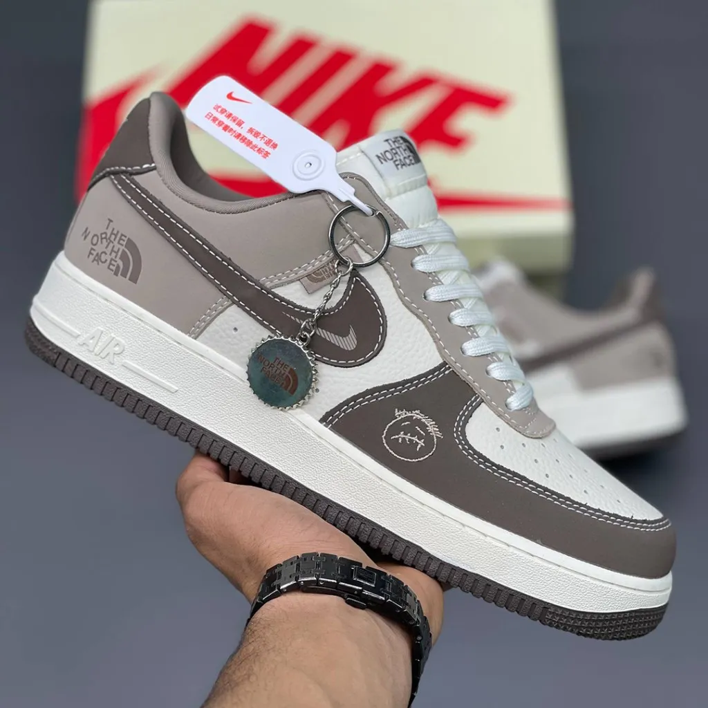 نایک ایرفورس وان نورث فیس موکا سفید Nike Air Force 1 The North Face Mocha نایک ایرفورس وان نورث فیس موکا سفید Nike Air Force 1 The North Face Mocha - تصویر 3