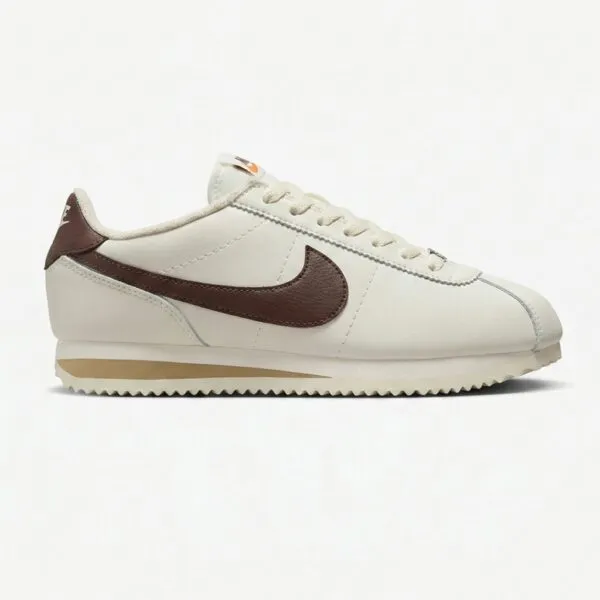 کتانی نایک کورتز سفید شیری قهوهای Nike Cortez Cacao Wow DN1791-104 کتانی نایک کورتز سفید شیری قهوهای Nike Cortez Cacao Wow DN1791-104