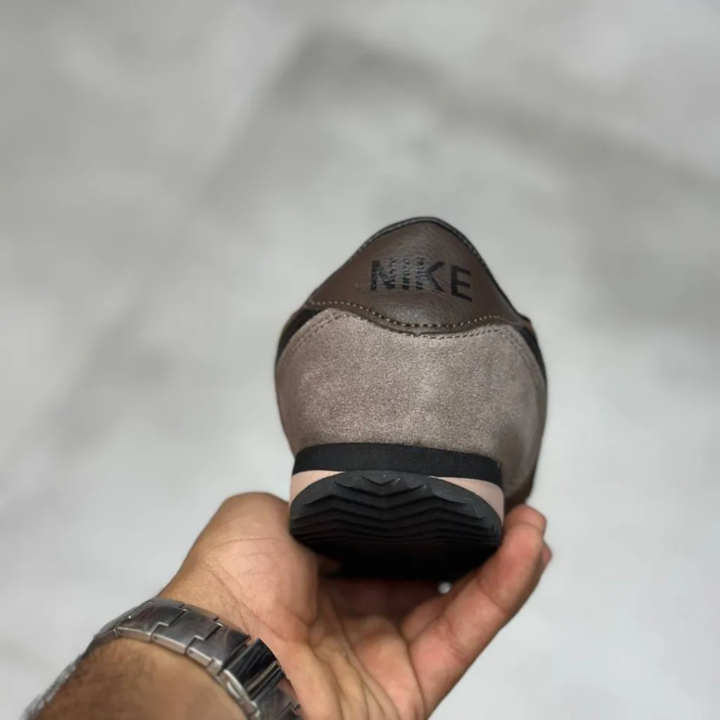 نایک کورتز قهوهای مشکی ولوت Nike Cortez ’23 Velvet Brown FJ5180-200 نایک کورتز قهوهای مشکی ولوت Nike Cortez ’23 Velvet Brown FJ5180-200 - تصویر 5
