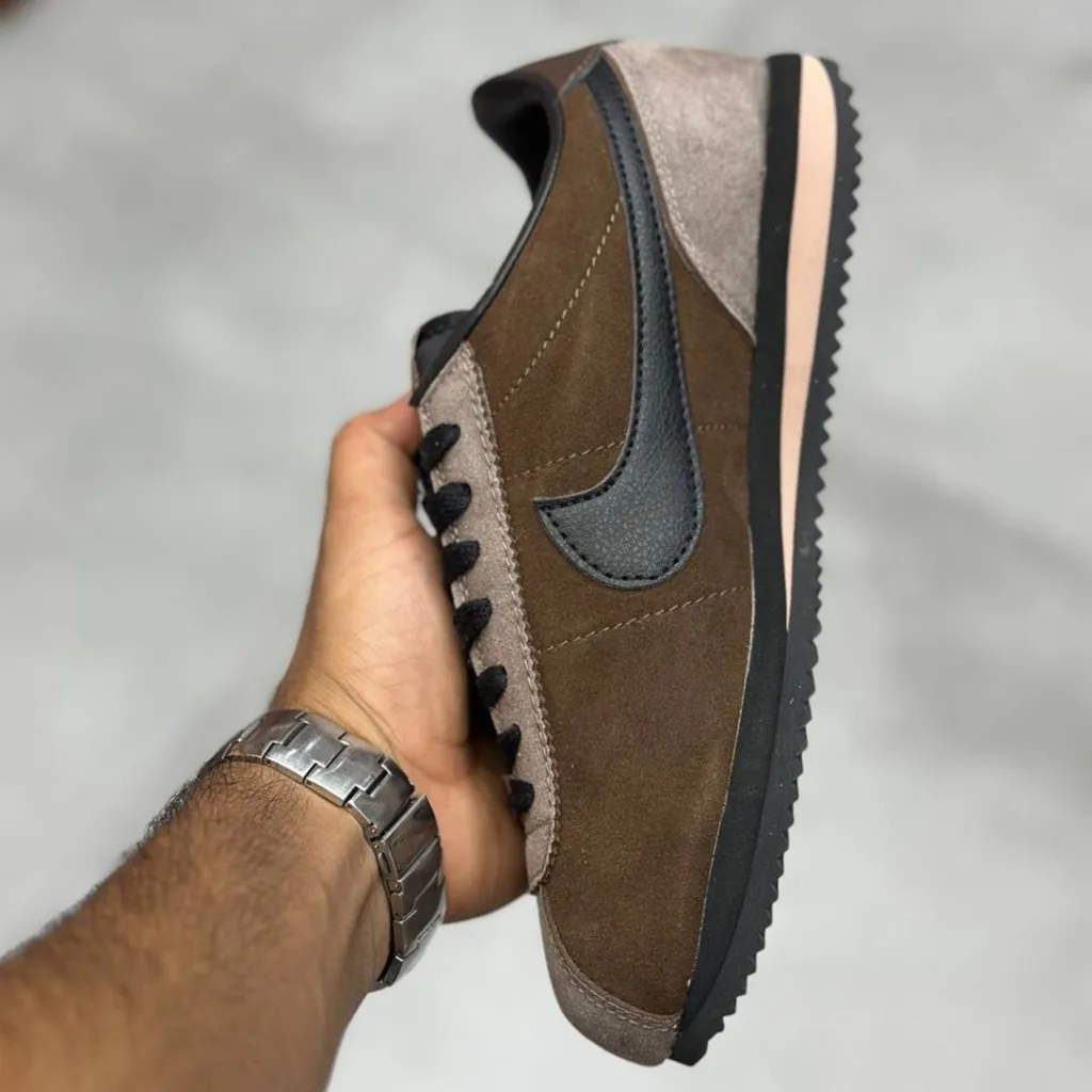 نایک کورتز قهوهای مشکی ولوت Nike Cortez ’23 Velvet Brown FJ5180-200 نایک کورتز قهوهای مشکی ولوت Nike Cortez ’23 Velvet Brown FJ5180-200 - تصویر 3