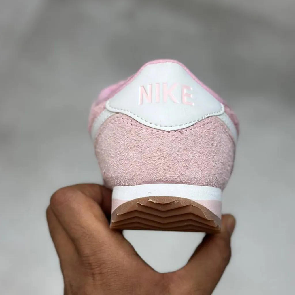 نایک کورتز صورتی سفید Nike Cortez Vintage Pink Foam FJ2530-600 نایک کورتز صورتی سفید Nike Cortez Vintage Pink Foam FJ2530-600 - تصویر 5