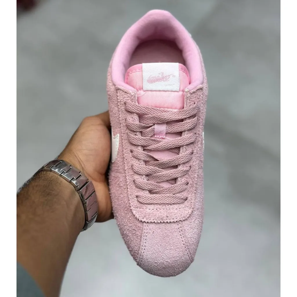 نایک کورتز صورتی سفید Nike Cortez Vintage Pink Foam FJ2530-600 نایک کورتز صورتی سفید Nike Cortez Vintage Pink Foam FJ2530-600 - تصویر 4
