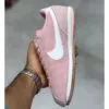 نایک کورتز صورتی سفید Nike Cortez Vintage Pink Foam FJ2530-600 نایک کورتز صورتی سفید Nike Cortez Vintage Pink Foam FJ2530-600 - تصویر 3