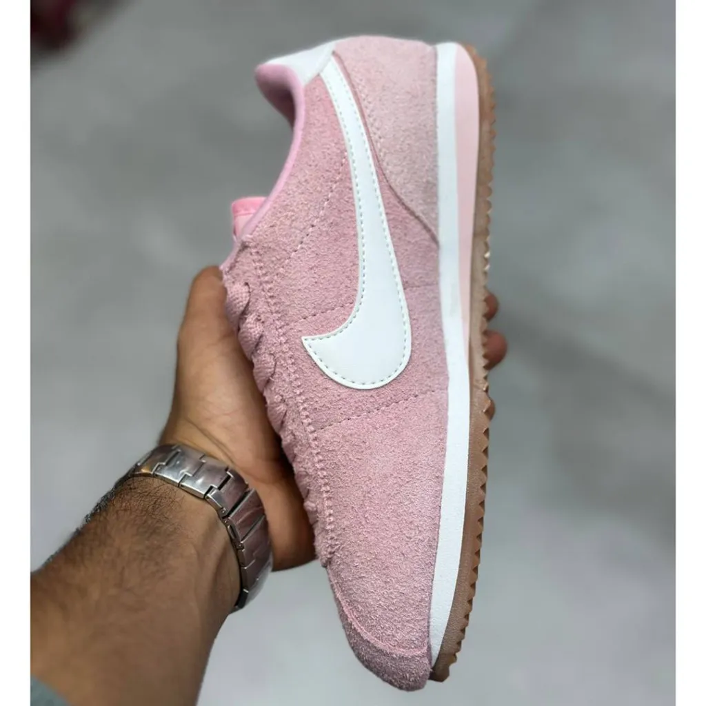 نایک کورتز صورتی سفید Nike Cortez Vintage Pink Foam FJ2530-600 نایک کورتز صورتی سفید Nike Cortez Vintage Pink Foam FJ2530-600 - تصویر 3