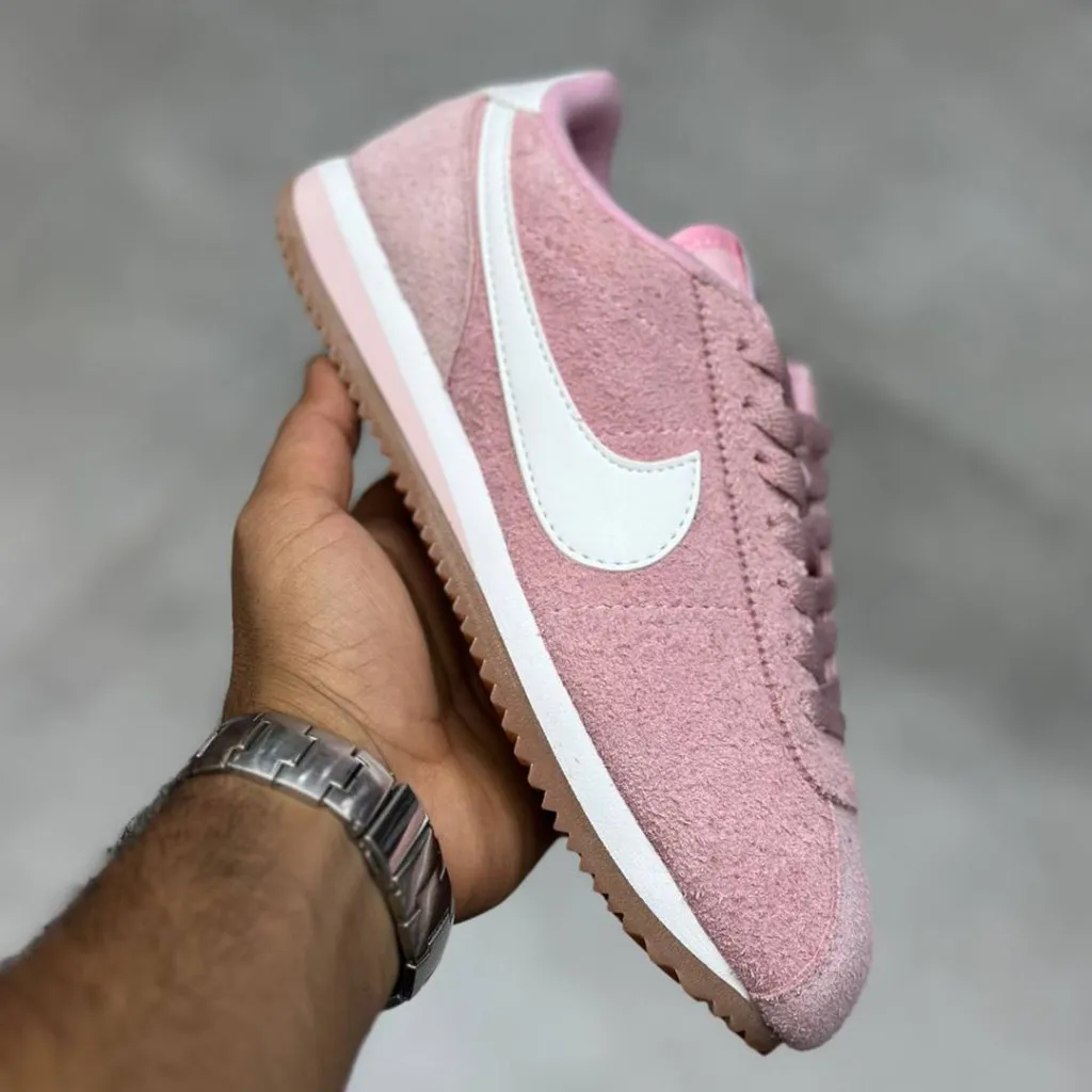 نایک کورتز صورتی سفید Nike Cortez Vintage Pink Foam FJ2530-600 نایک کورتز صورتی سفید Nike Cortez Vintage Pink Foam FJ2530-600 - تصویر 2
