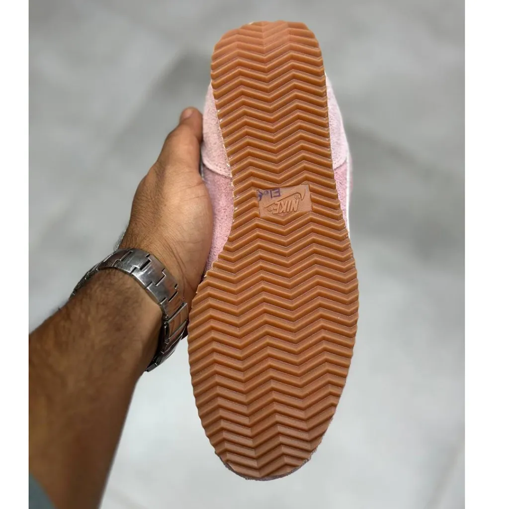 نایک کورتز صورتی سفید Nike Cortez Vintage Pink Foam FJ2530-600 نایک کورتز صورتی سفید Nike Cortez Vintage Pink Foam FJ2530-600 - تصویر 7