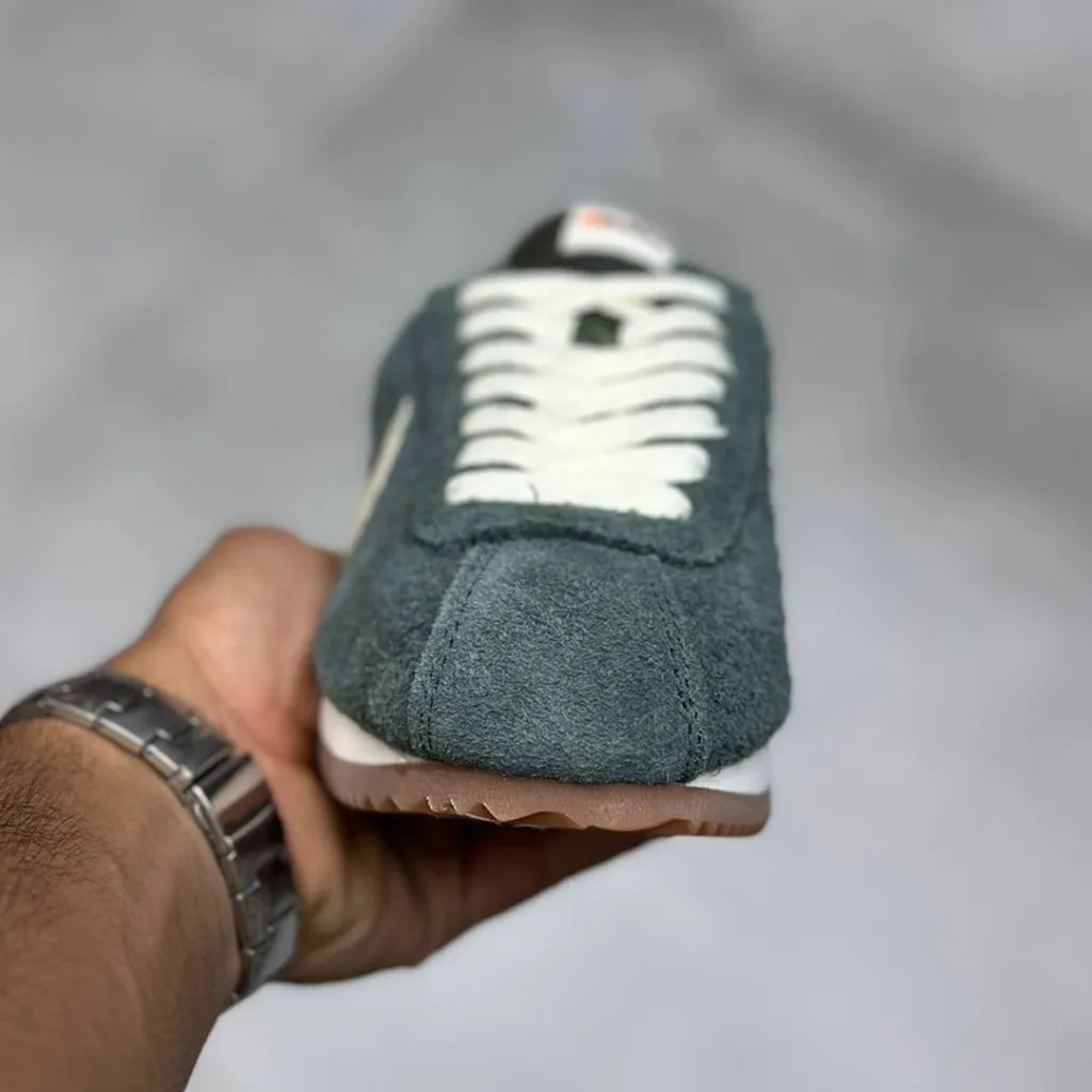 نایک کورتز سبز تیره کرم Nike Cortez Vintage Green Gum FJ2530-301 نایک کورتز سبز تیره کرم Nike Cortez Vintage Green Gum FJ2530-301 - تصویر 3