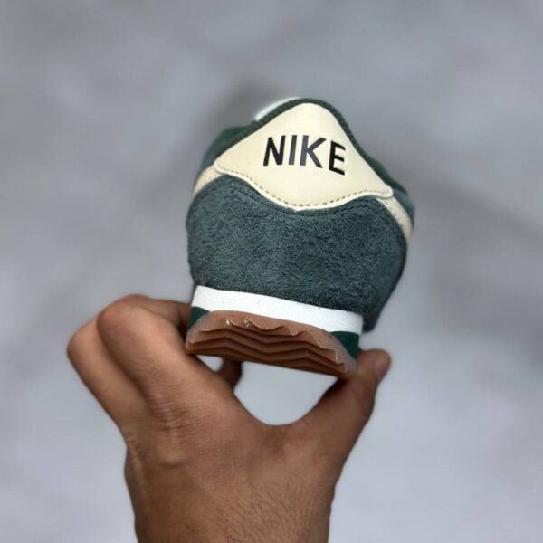 نایک کورتز سبز تیره کرم Nike Cortez Vintage Green Gum FJ2530-301 نایک کورتز سبز تیره کرم Nike Cortez Vintage Green Gum FJ2530-301