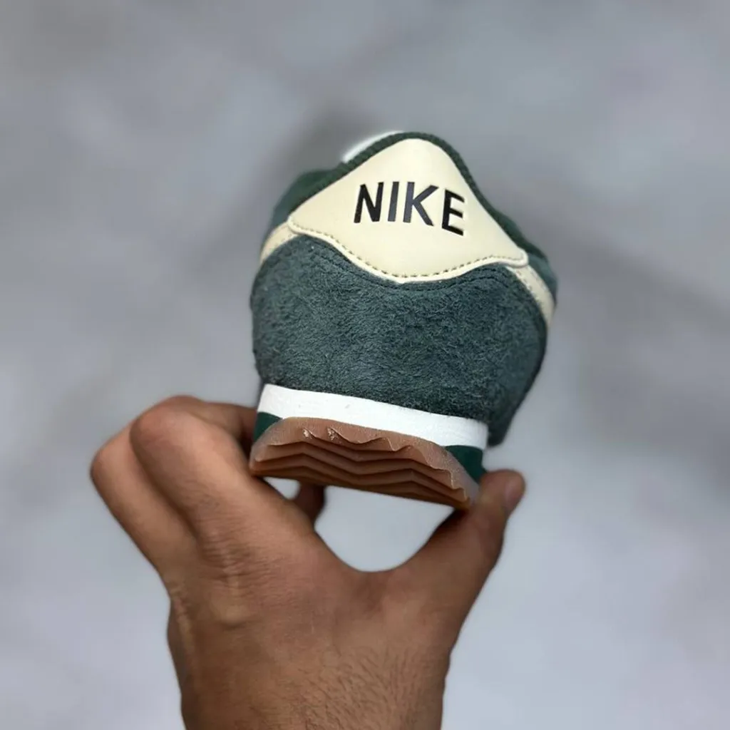 نایک کورتز سبز تیره کرم Nike Cortez Vintage Green Gum FJ2530-301 نایک کورتز سبز تیره کرم Nike Cortez Vintage Green Gum FJ2530-301 - تصویر 6