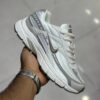 نایک اینیشیتور سفید خاکستری قهوهای Nike Initiator Phantom Light Bone Sail Brown IB4339-001 نایک اینیشیتور سفید خاکستری قهوهای Nike Initiator Phantom Light Bone Sail Brown IB4339-001