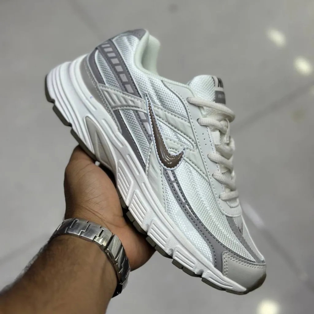 نایک اینیشیتور سفید خاکستری قهوه‌ای Nike Initiator Phantom Light Bone Sail Brown IB4339-001 - تصویر 2