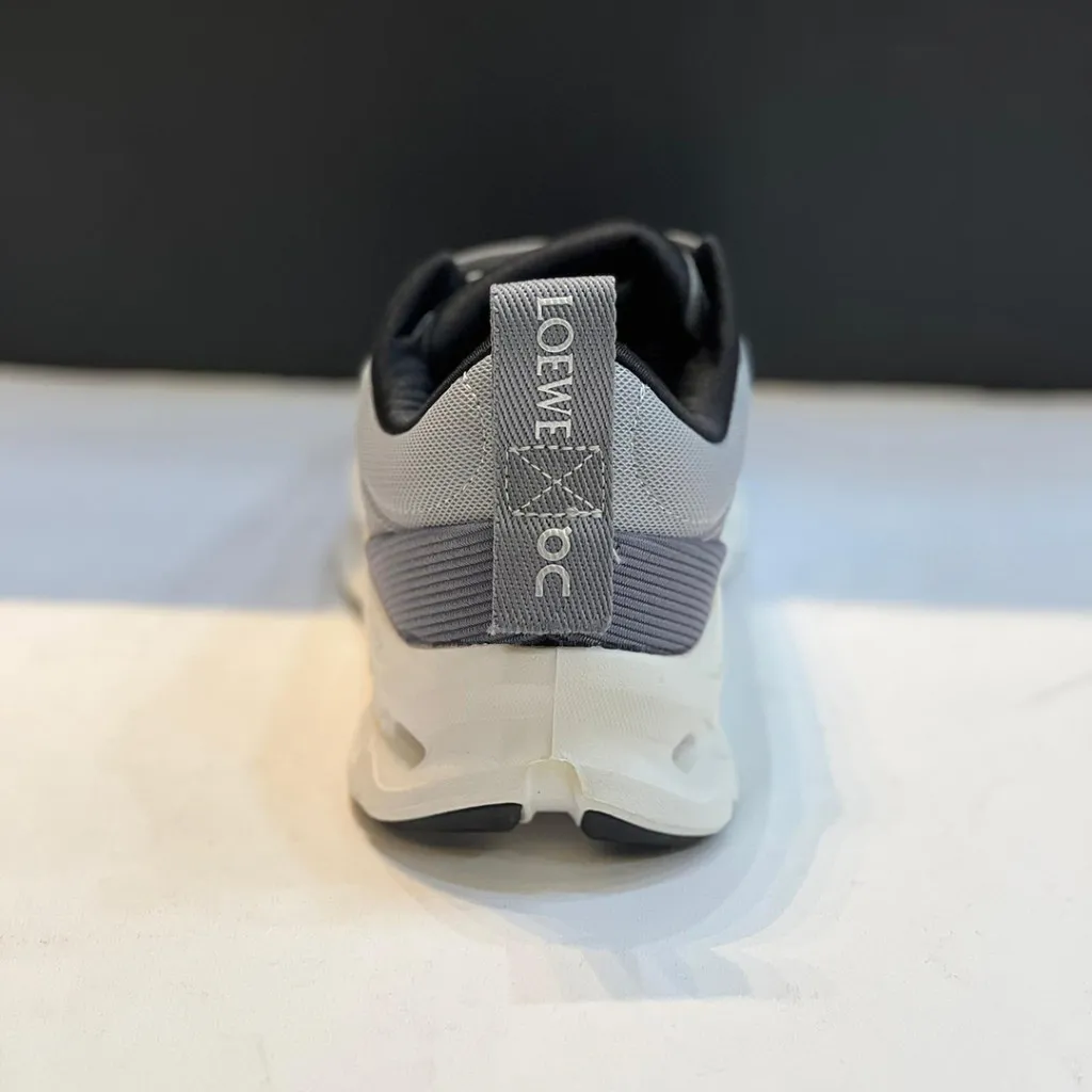 کتونی آن رانینگ کلودتیلت لووه خاکستری سفید On Running Cloudtilt 2 LOEWE Grey کتونی آن رانینگ کلودتیلت لووه خاکستری سفید On Running Cloudtilt 2 LOEWE Grey - تصویر 3