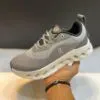 کتونی آن رانینگ کلودتیلت لووه خاکستری سفید On Running Cloudtilt 2 LOEWE Grey کتونی آن رانینگ کلودتیلت لووه خاکستری سفید On Running Cloudtilt 2 LOEWE Grey - تصویر 5