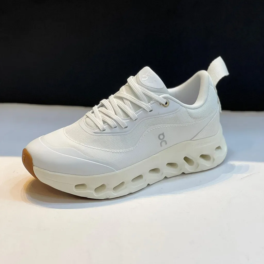 کتونی آن رانینگ کلودتیلت لووه سفید On Running Cloudtilt 2 LOEWE All White 3ME10690108 کتونی آن رانینگ کلودتیلت لووه سفید On Running Cloudtilt 2 LOEWE All White 3ME10690108 - تصویر 5