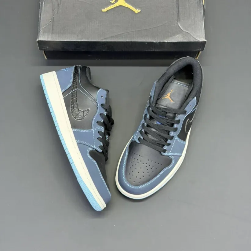 کفش نایک ایر جردن وان لو دارک ابسیدین Nike Air Jordan 1 Low Dark Obsidian کفش نایک ایر جردن وان لو دارک ابسیدین Nike Air Jordan 1 Low Dark Obsidian - تصویر 2