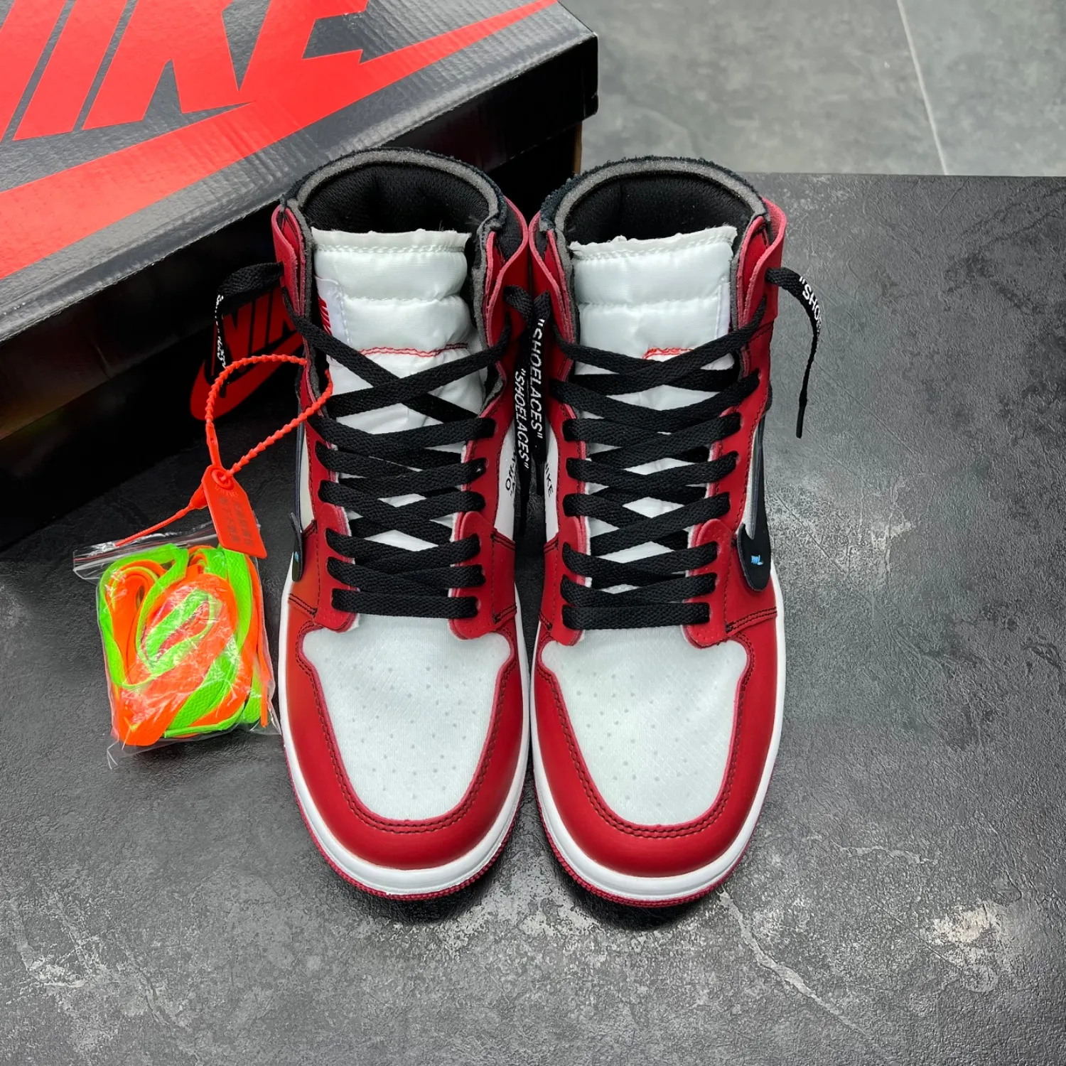 کفش نایک ایر جردن وان ساقدار آف وایت شیکاگو Nike Air Jordan 1 High Off-White Chicago - تصویر 3