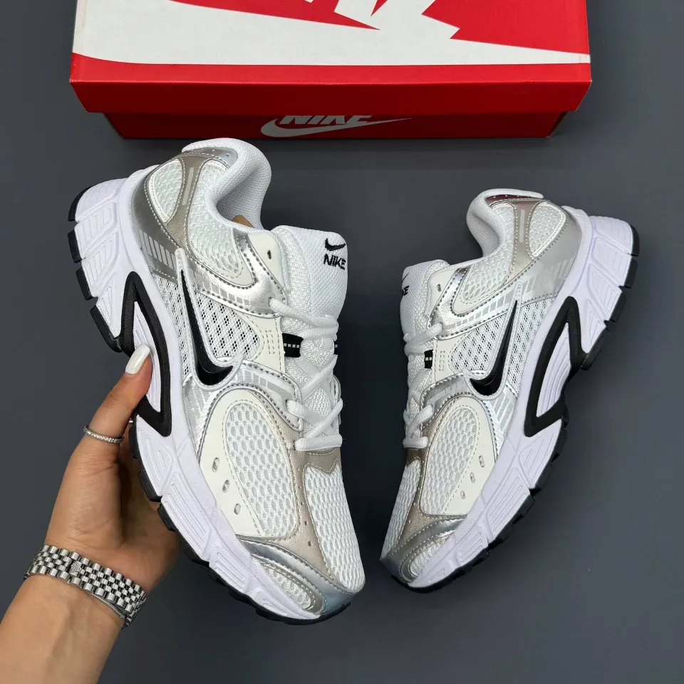 کفش نایک وی فایو کی ران سفید مشکی Nike V5K Run White Black کفش نایک وی فایو کی ران سفید مشکی Nike V5K Run White Black - تصویر 4