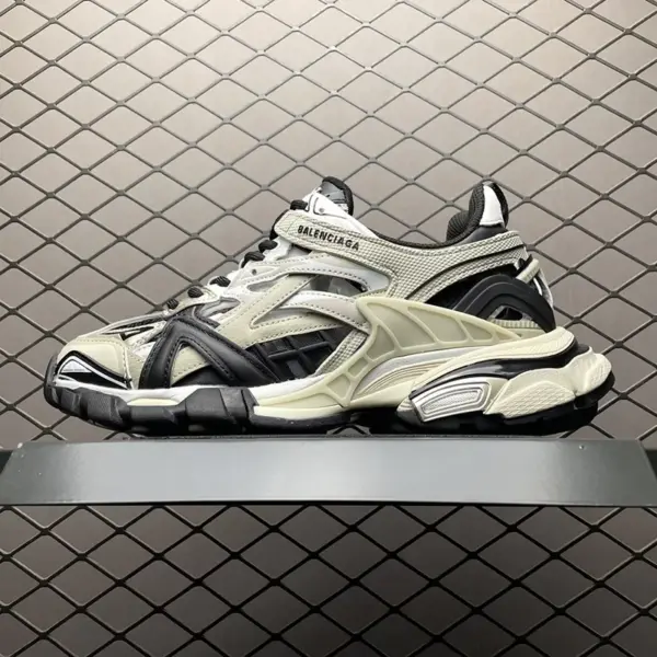 بالنسیاگا ترک Balenciaga Track.2 Beige بالنسیاگا ترک Balenciaga Track.2 Beige