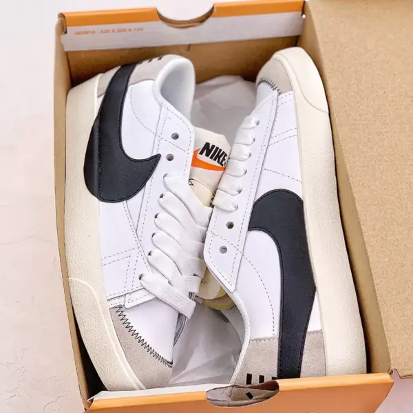 نایک بلیزر جامبو Nike Blazer Low 77 Jumbo White Black Sail سفید مشکی نایک بلیزر جامبو Nike Blazer Low 77 Jumbo White Black Sail سفید مشکی