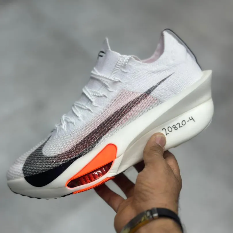 نایک زوم آلفافلای نکست Nike Air Zoom Alphafly Next% 3 Prototype نایک زوم آلفافلای نکست Nike Air Zoom Alphafly Next% 3 Prototype - تصویر 2