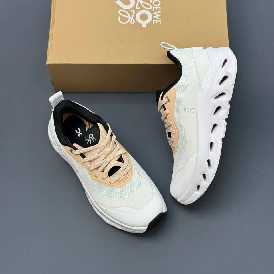 کفش آن رانینگ QC Loewe Cloudtilt سفید کرم On Running QC Loewe Cloudtilt White Cream - تصویر 3