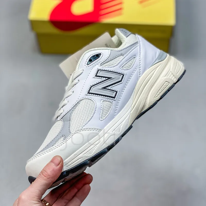کفش نیوبالانس مردانه New Balance 990 v3 MiUSA Teddy Santis Sea Salt کفش نیوبالانس مردانه New Balance 990 v3 MiUSA Teddy Santis Sea Salt - تصویر 3