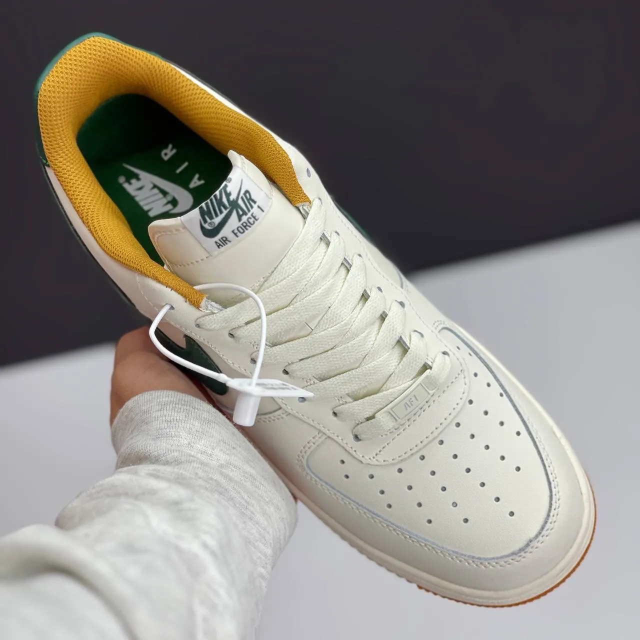 نایک ایر فورس وان کرم سبز Nike Air Force 1 Cream Green نایک ایر فورس وان کرم سبز Nike Air Force 1 Cream Green - تصویر 3