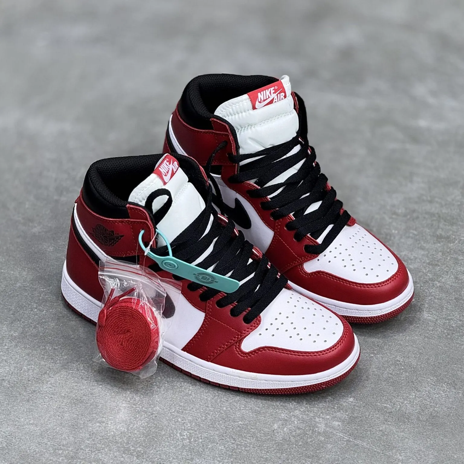 کفش نایک ایر جردن وان ساقدار سفید قرمز Nike Air Jordan 1 High White Red - تصویر 2