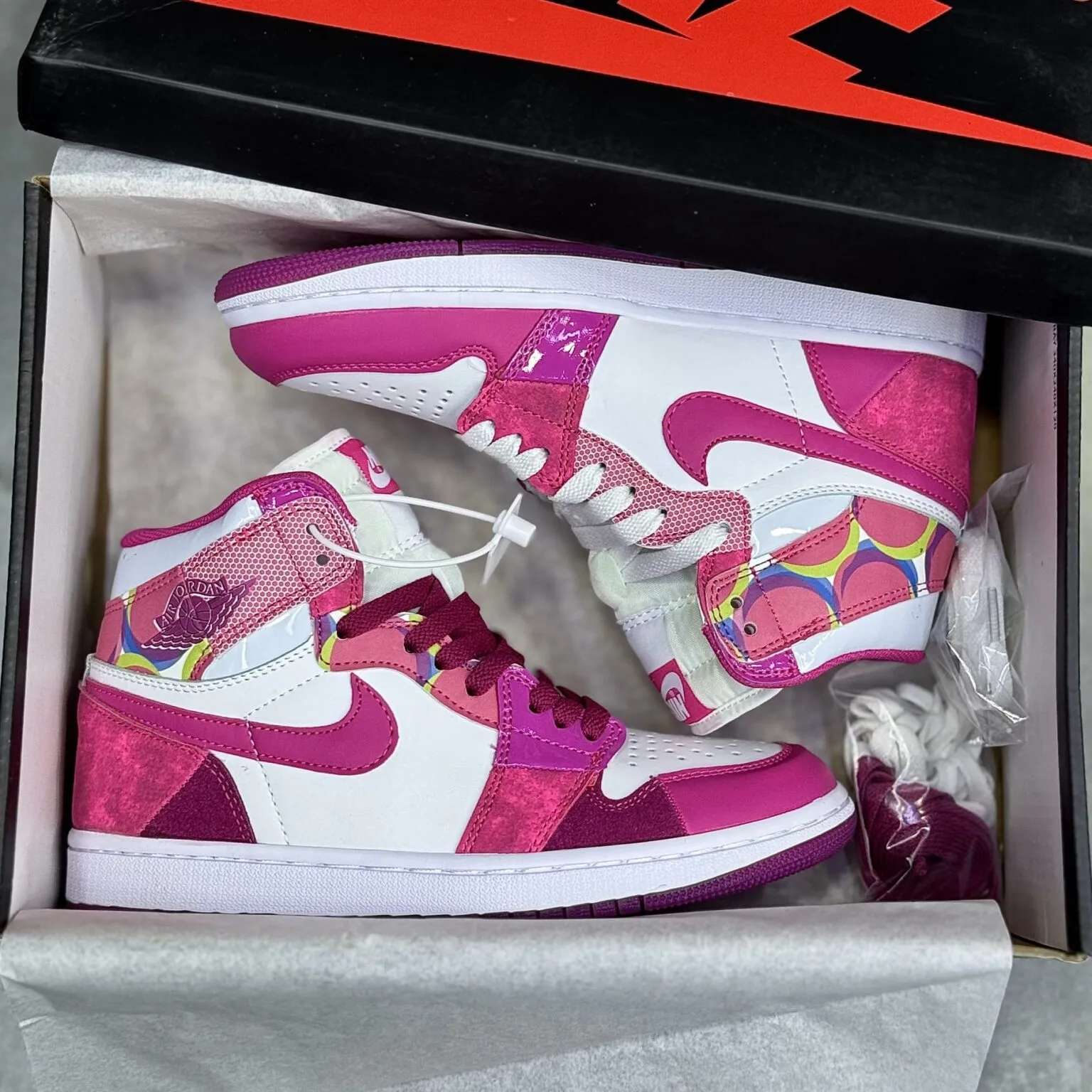 کفش نایک ایر جردن وان ساقدار صورتی شاد Nike Air Jordan 1 High Happy Pink - تصویر 2