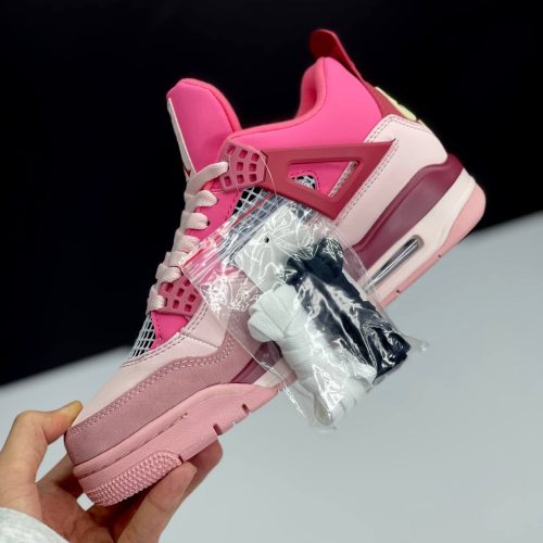 کفش نایک ایر جردن ۴ رترو صورتی  Nike Air Jordan 4 Retro Pink