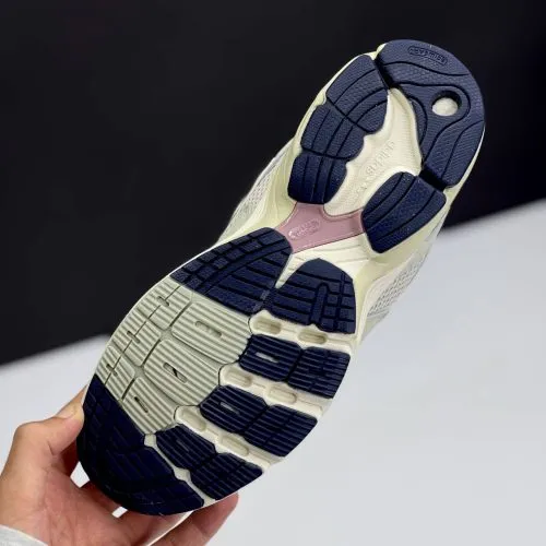 کفش آدیداس آستیر کرم Adidas Astir Cream - تصویر 3