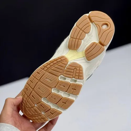 کفش آدیداس آستیر کرم Adidas Astir Cream - تصویر 3