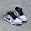 کفش نایک ایر جردن وان لو اسموک سفید طوسی Nike Air Jordan 1 Low Smoke White Grey کفش نایک ایر جردن وان لو اسموک سفید طوسی Nike Air Jordan 1 Low Smoke White Grey