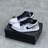 کفش نایک ایر جردن وان لو اسموک سفید طوسی Nike Air Jordan 1 Low Smoke White Grey کفش نایک ایر جردن وان لو اسموک سفید طوسی Nike Air Jordan 1 Low Smoke White Grey