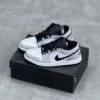کفش نایک ایر جردن وان لو اسموک سفید طوسی Nike Air Jordan 1 Low Smoke White Grey