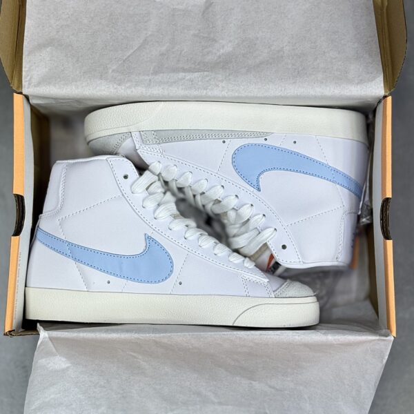 کفش نایک بلیزر ساقدار سفید آبی Nike Blazer Mid White Blue کفش نایک بلیزر ساقدار سفید آبی Nike Blazer Mid White Blue