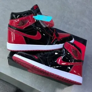 کفش نایک ایر جردن وان ساقدار ورنی مشکی قرمز ( مستر کوالتی ) Nike Air Jordan 1 High Patent Bred کفش نایک ایر جردن وان ساقدار ورنی مشکی قرمز ( مستر کوالتی ) Nike Air Jordan 1 High Patent Bred