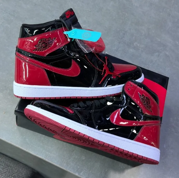کفش نایک ایر جردن وان ساقدار ورنی مشکی قرمز ( مستر کوالتی ) Nike Air Jordan 1 High Patent Bred کفش نایک ایر جردن وان ساقدار ورنی مشکی قرمز ( مستر کوالتی ) Nike Air Jordan 1 High Patent Bred
