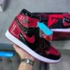 کفش نایک ایر جردن وان ساقدار ورنی مشکی قرمز ( مستر کوالتی ) Nike Air Jordan 1 High Patent Bred کفش نایک ایر جردن وان ساقدار ورنی مشکی قرمز ( مستر کوالتی ) Nike Air Jordan 1 High Patent Bred - تصویر 2