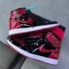 کفش نایک ایر جردن وان ساقدار ورنی مشکی قرمز ( مستر کوالتی ) Nike Air Jordan 1 High Patent Bred کفش نایک ایر جردن وان ساقدار ورنی مشکی قرمز ( مستر کوالتی ) Nike Air Jordan 1 High Patent Bred - تصویر 4